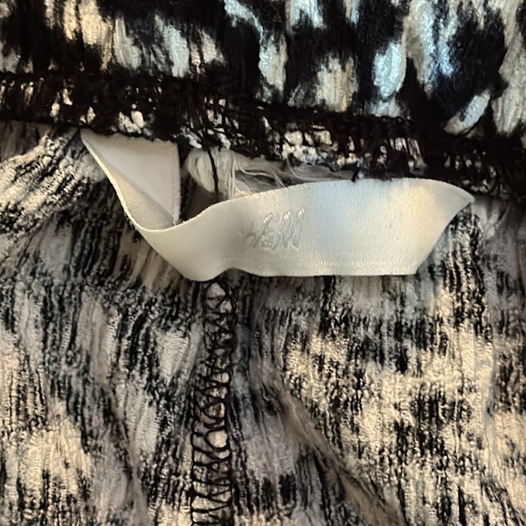 H&M Lightweight Shorts - Picture 3 of 5